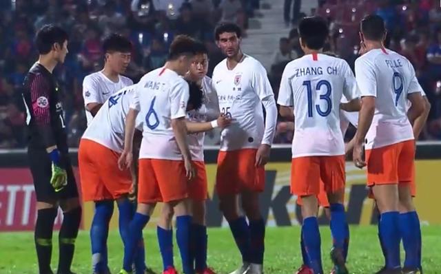  昂热门将神勇发挥，多次扑救保住球队宝贵一分  